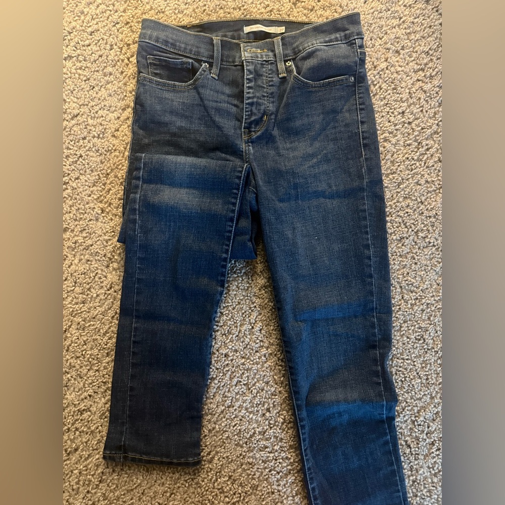 Levi’s skinny jeans size 27
